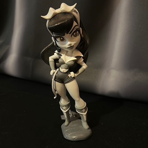 DC Comics Bombshells Black and White sketch Wonder Woman Vinyl figure - Picture 2 of 7